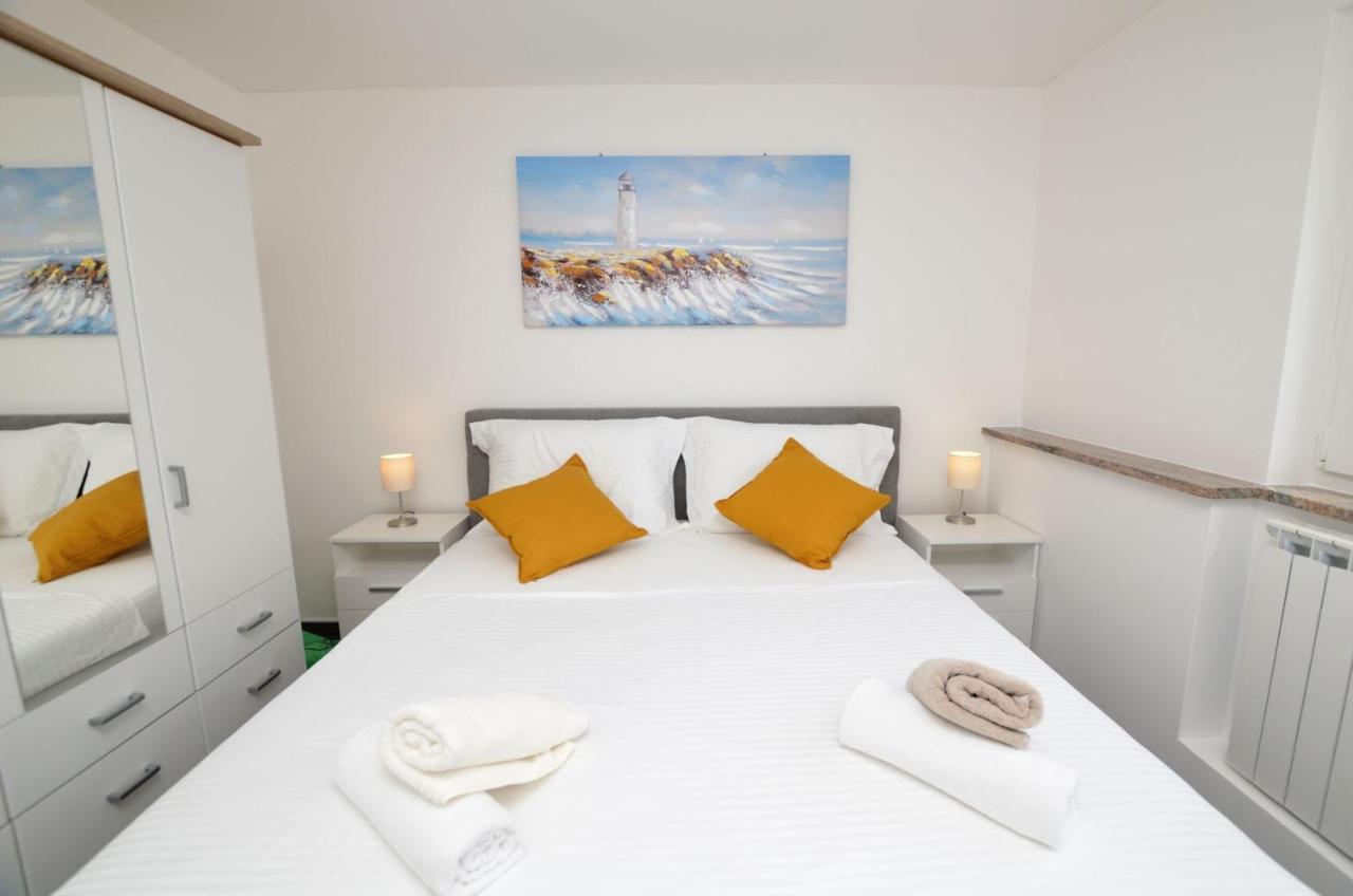 Apartments Villa Sofia Martinšćica Esterno foto