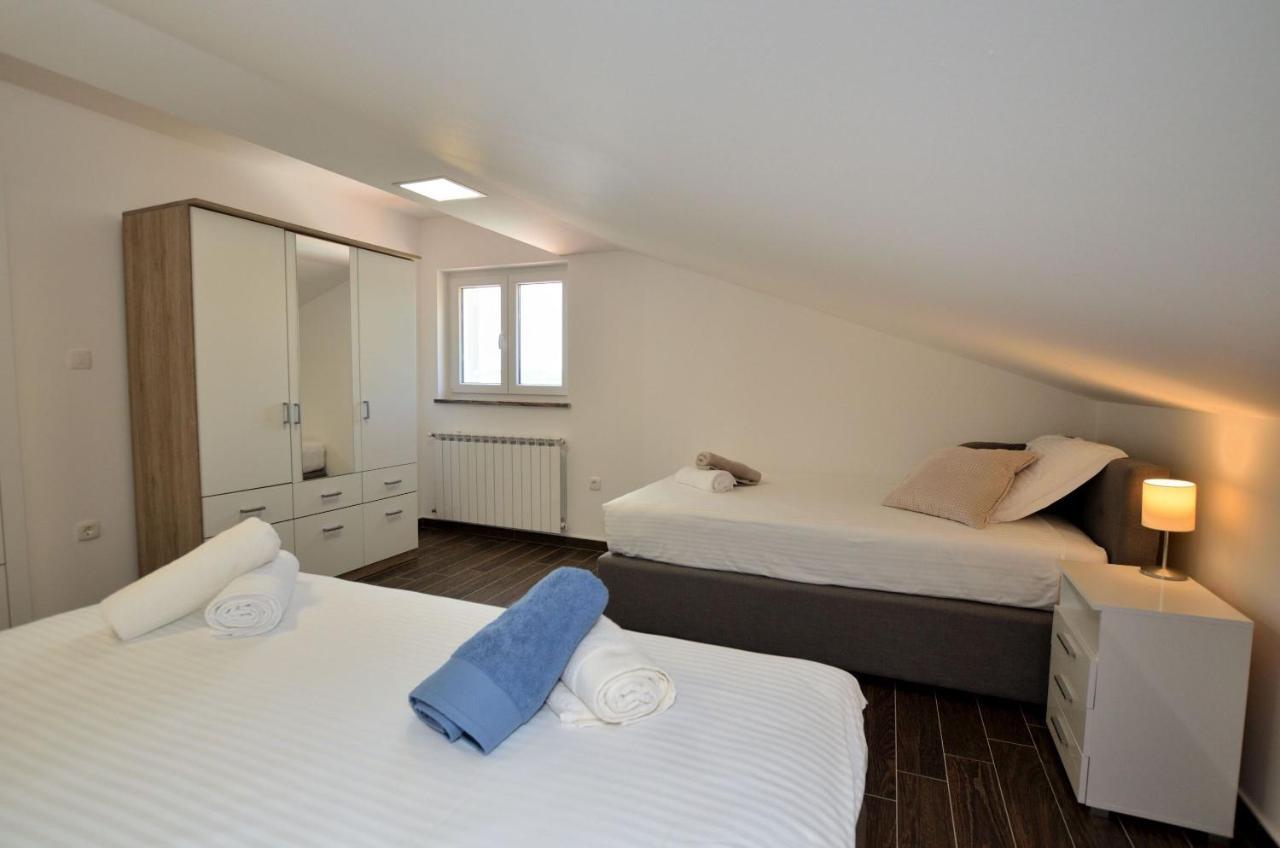 Apartments Villa Sofia Martinšćica Esterno foto
