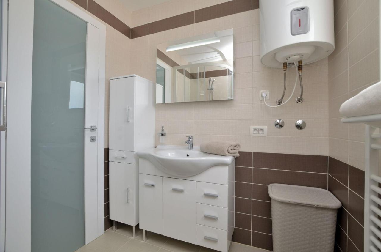 Apartments Villa Sofia Martinšćica Esterno foto