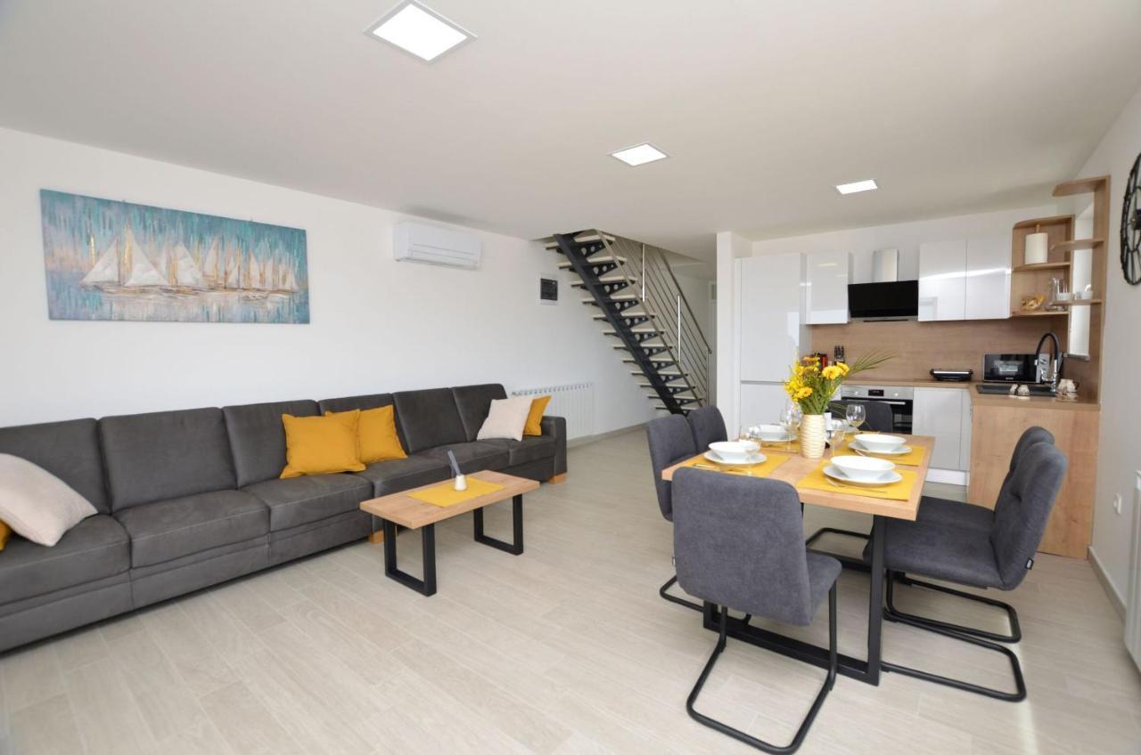 Apartments Villa Sofia Martinšćica Esterno foto