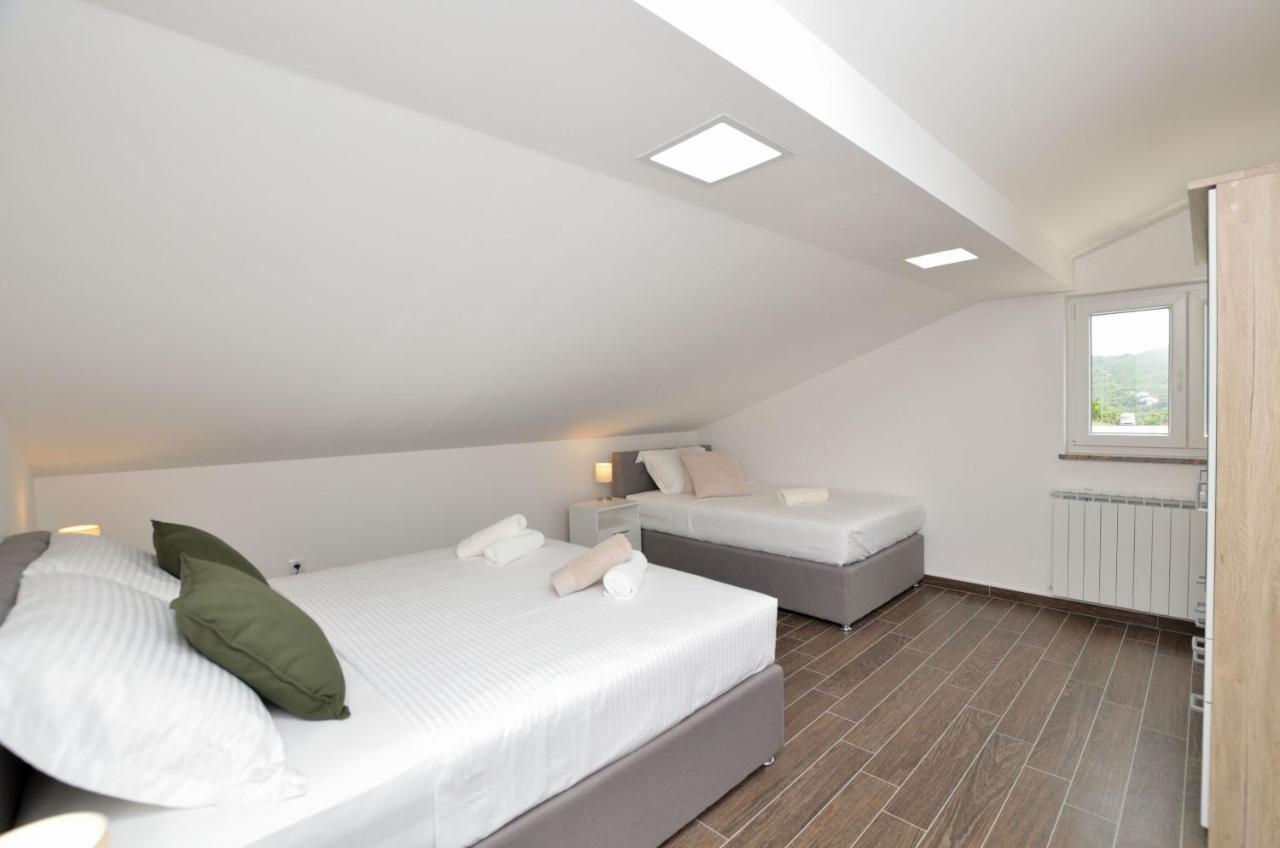 Apartments Villa Sofia Martinšćica Esterno foto